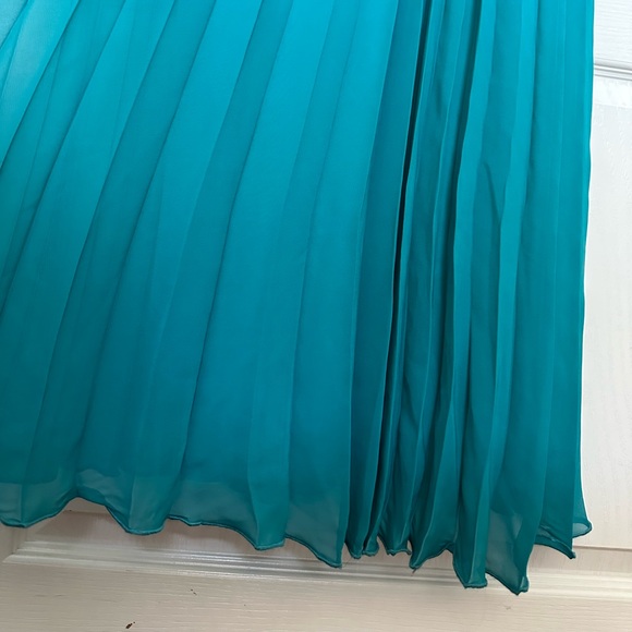 Long Pleated Dress - Picture 3 of 6
